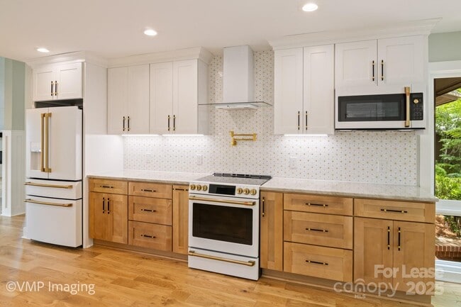 Building Photo - 449 Windward Dr