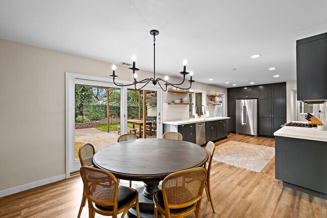 Building Photo - Beautifully Remodeled Rossmoor Home in a P...