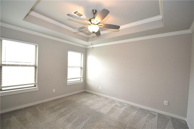 Building Photo - 400 Rineel Ave