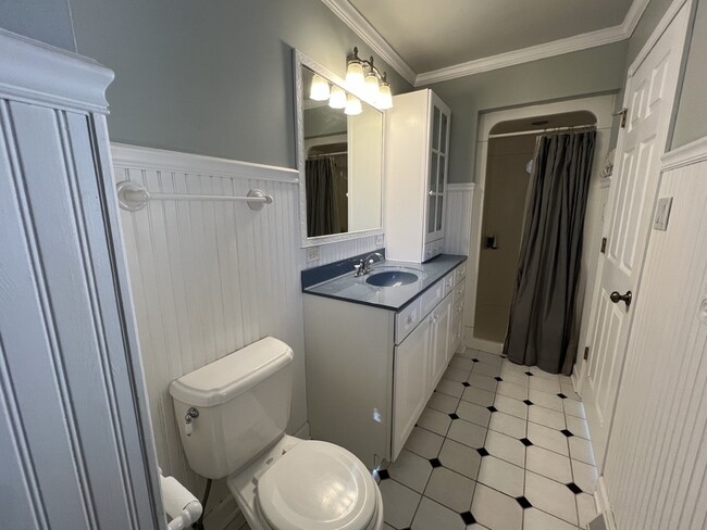 Building Photo - 619 Tanglewood Ln