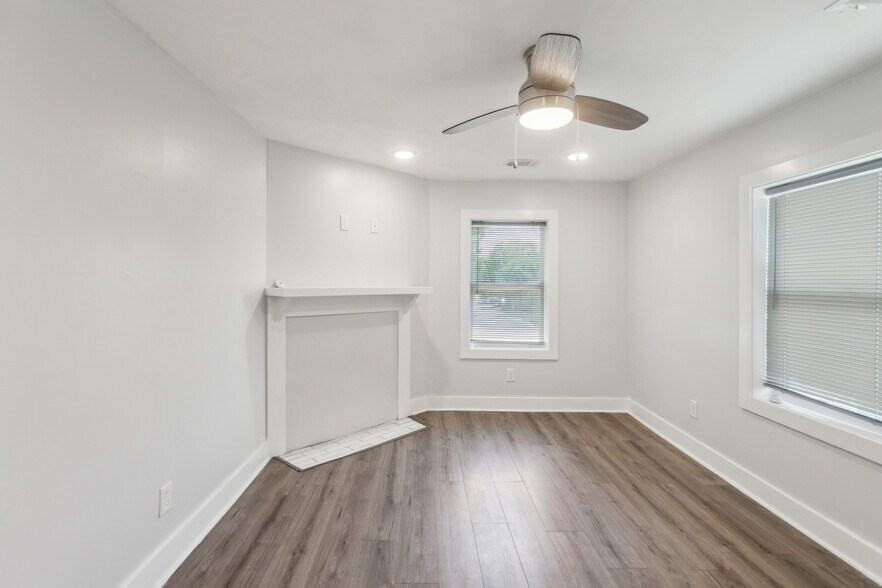 Building Photo - 502 W 48th St
