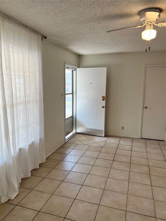 Building Photo - 8311 Hathaway Dr