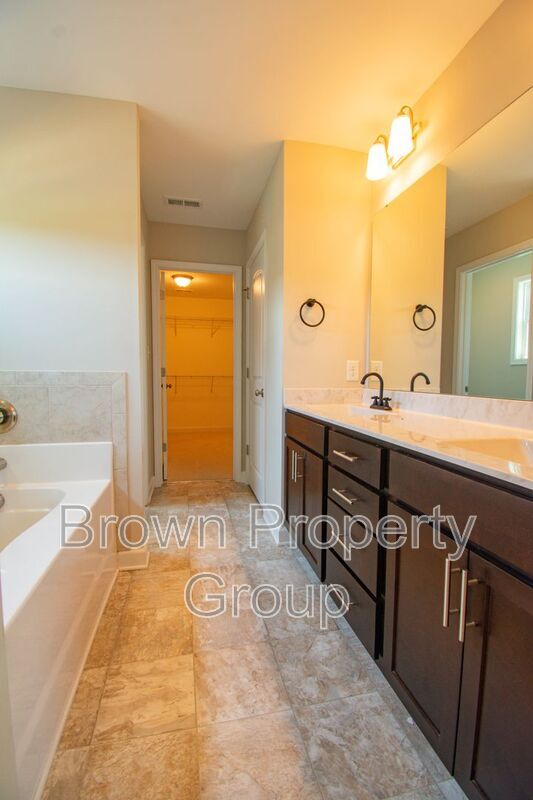 Building Photo - 2220 Oldenburg Ln