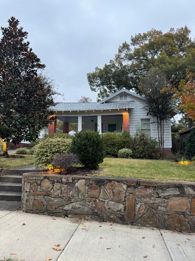 Building Photo - 2017 N Garfield St