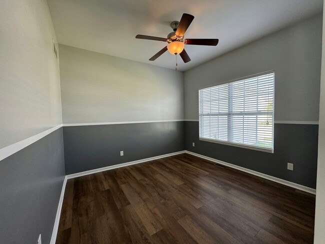 Building Photo - 13187 Roosevelt Pl