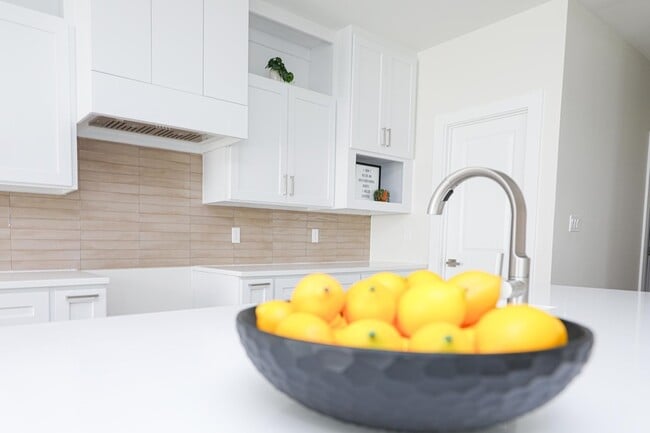 Building Photo - 7525 Cresta Bella St