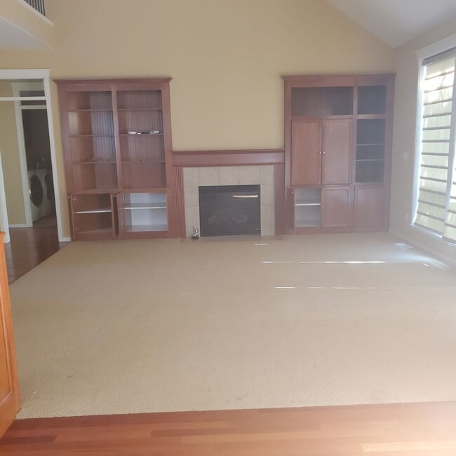 Building Photo - 5 Bedroom Main floor Master Suite ~