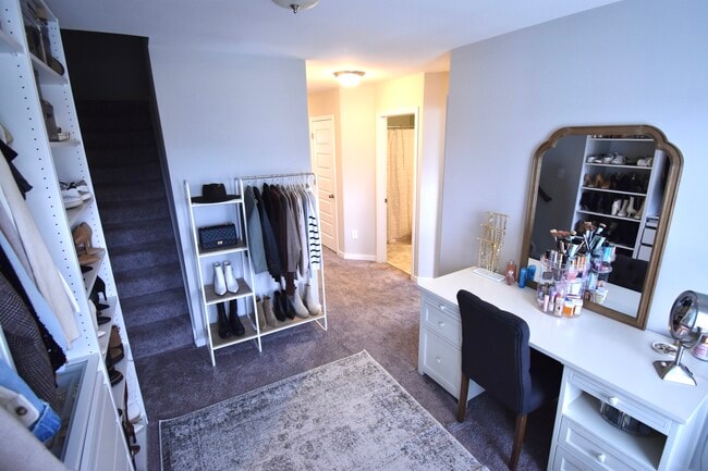 Building Photo - 8043 Rutland Village Dr