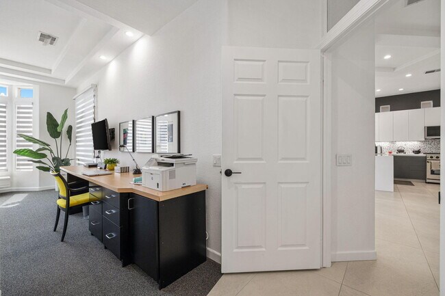 Building Photo - 44718 Alexandria Vale