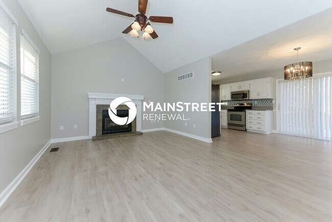 Building Photo - 3 Bedroom Pet-Friendly Home in Independence, MO with Main Street Renewal