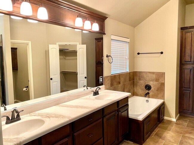 Building Photo - Cute Home In Mustang Schools With Storm Sh...