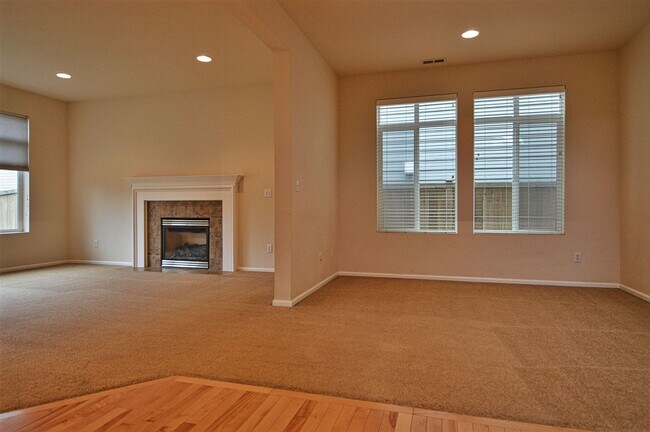 Building Photo - 6253 40th St E