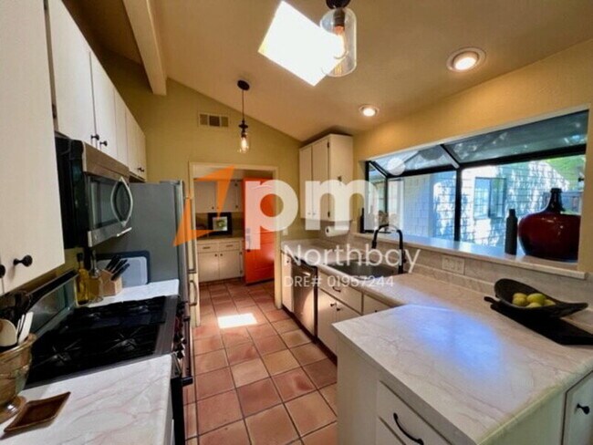 Building Photo - 6950 Yount St