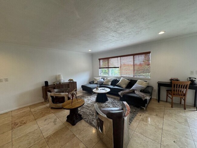 Building Photo - Fully Furnished/Unfurnished Condo for Rent...
