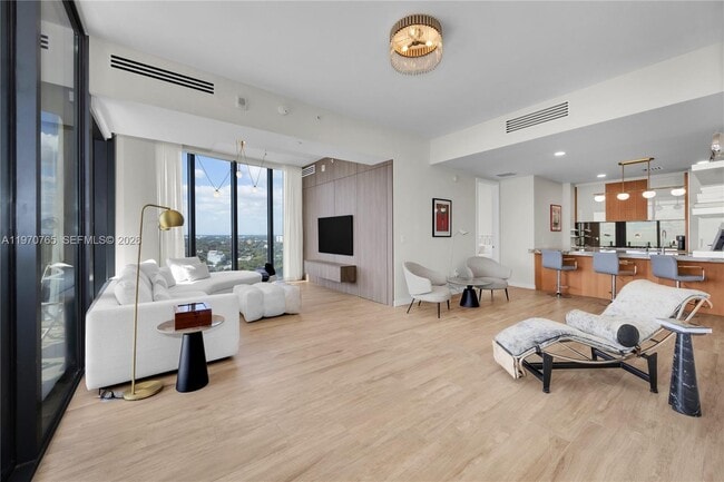 Building Photo - 2831 S Bayshore Dr