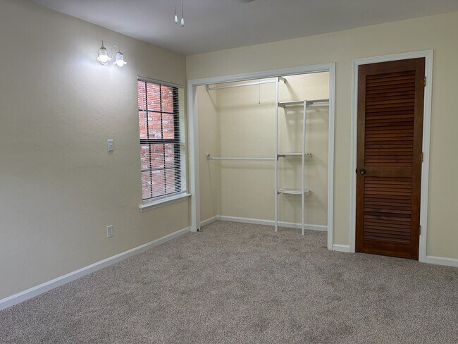 Building Photo - 807 Timbers Ct