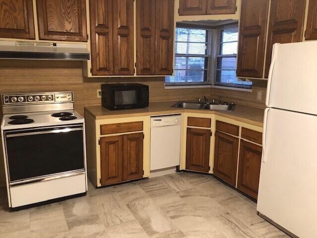 Building Photo - 3 Bed/1 Bath Mid-Century Ranch minutes from Midwest City High School - Refrigerator Included