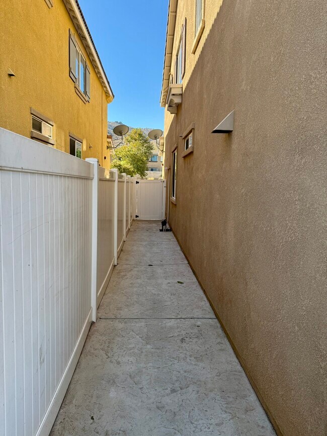 Building Photo - 28610 Sugarite Canyon Dr