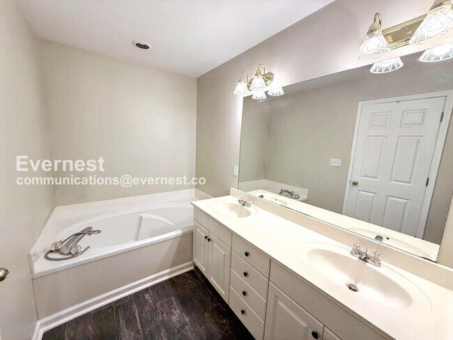 Building Photo - 607 Parkside Cir