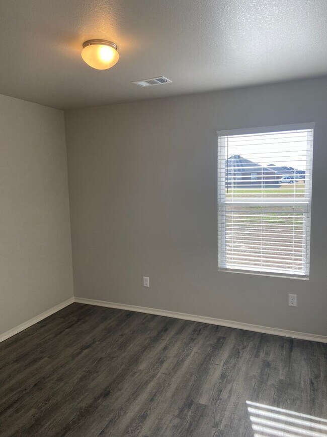 Building Photo - *Pre-leasing* Four Bedroom | Two Bathroom ...