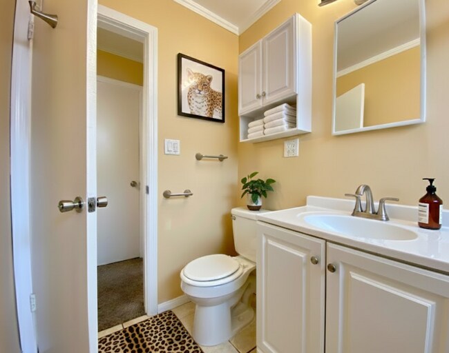 Building Photo - Downstairs 2 Bedroom Apartment! Large Enclosed Exclusive Patio! Gated Community! In Unit Washer &...