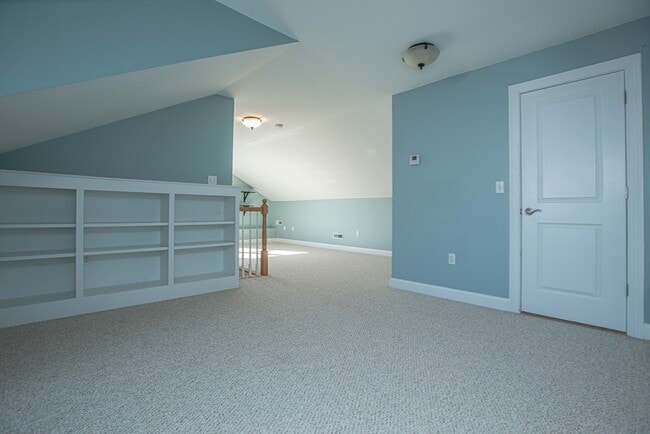 Building Photo - 8 Summer Hill Cir