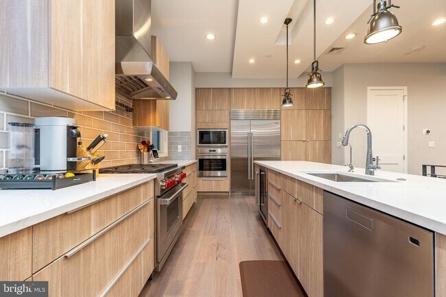 Building Photo - 608 N 3rd St