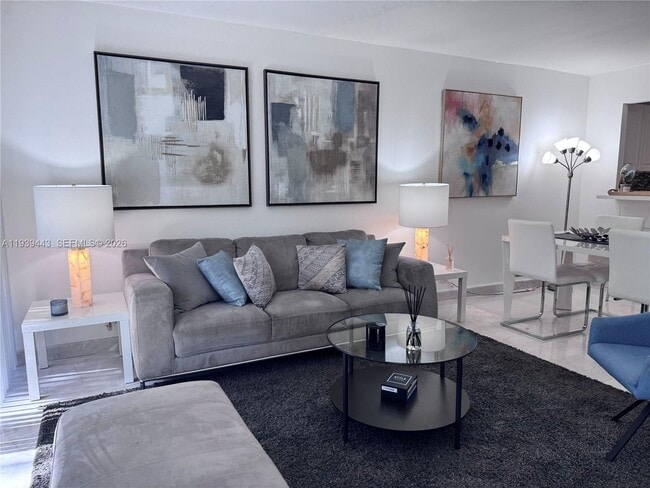 Building Photo - 3301 N Country Club Dr