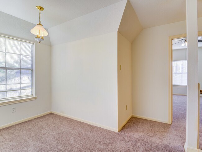 Building Photo - 14406 Fair Knoll Way