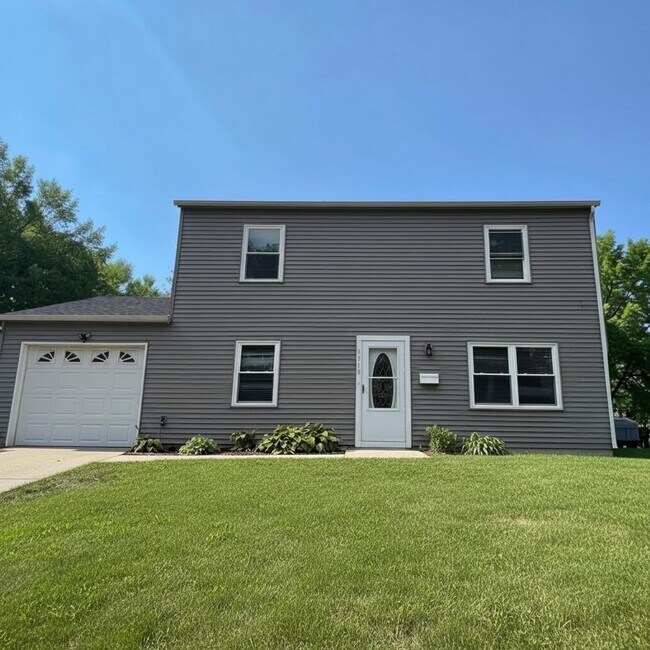 Building Photo - Newly Remodeled 4-bedroom, 1.5-Bath Single-Family Home in Danville, IL.