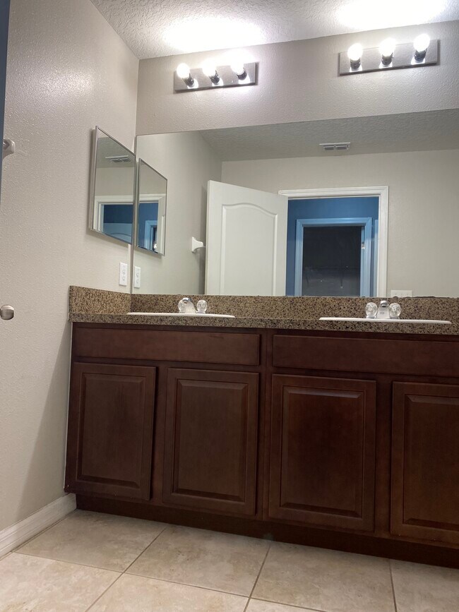Building Photo - 1721 Ivory Goose Pl