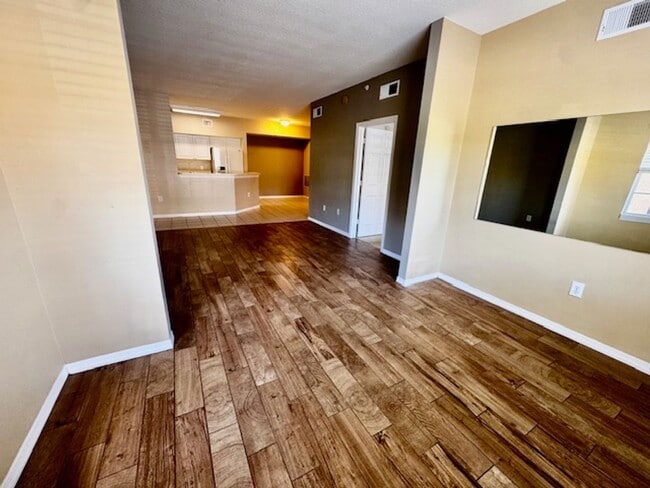 Building Photo - 3 bedroom 2 bathroom Condo in the Gardens at Beachwalk