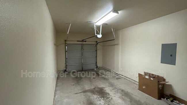 Building Photo - 4814 Spring Ave