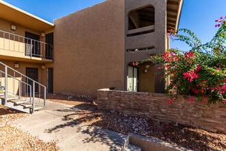 Building Photo - 3825 E Camelback Rd