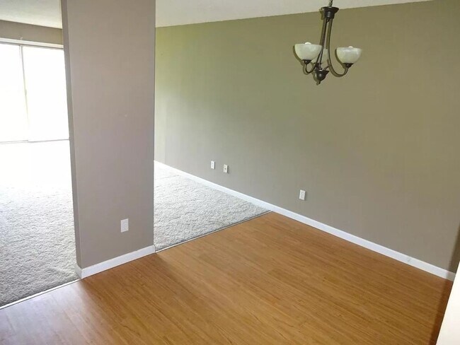 Building Photo - 4620 Reka Dr