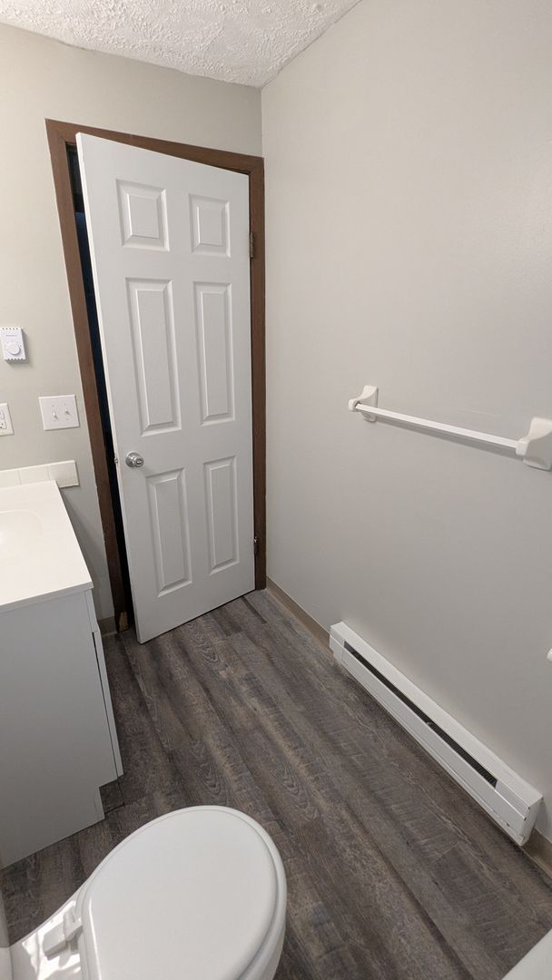 Building Photo - MN Cedar Village (809)