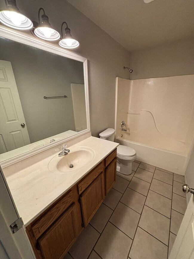 Building Photo - 1673-1675 E. Evalyn Circle