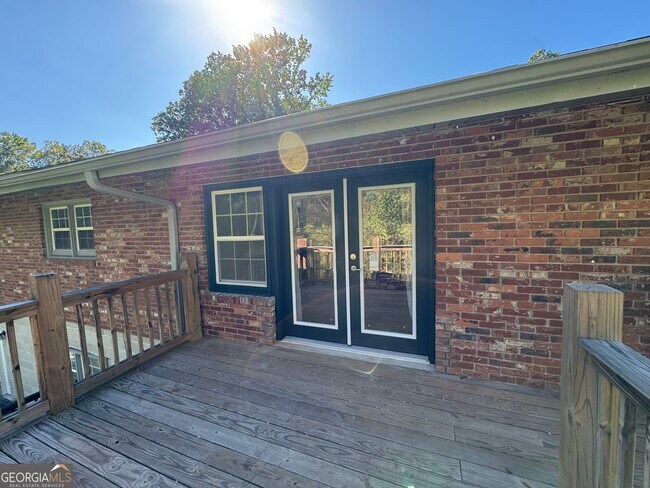 Building Photo - 995 Fleetwood Cir SW