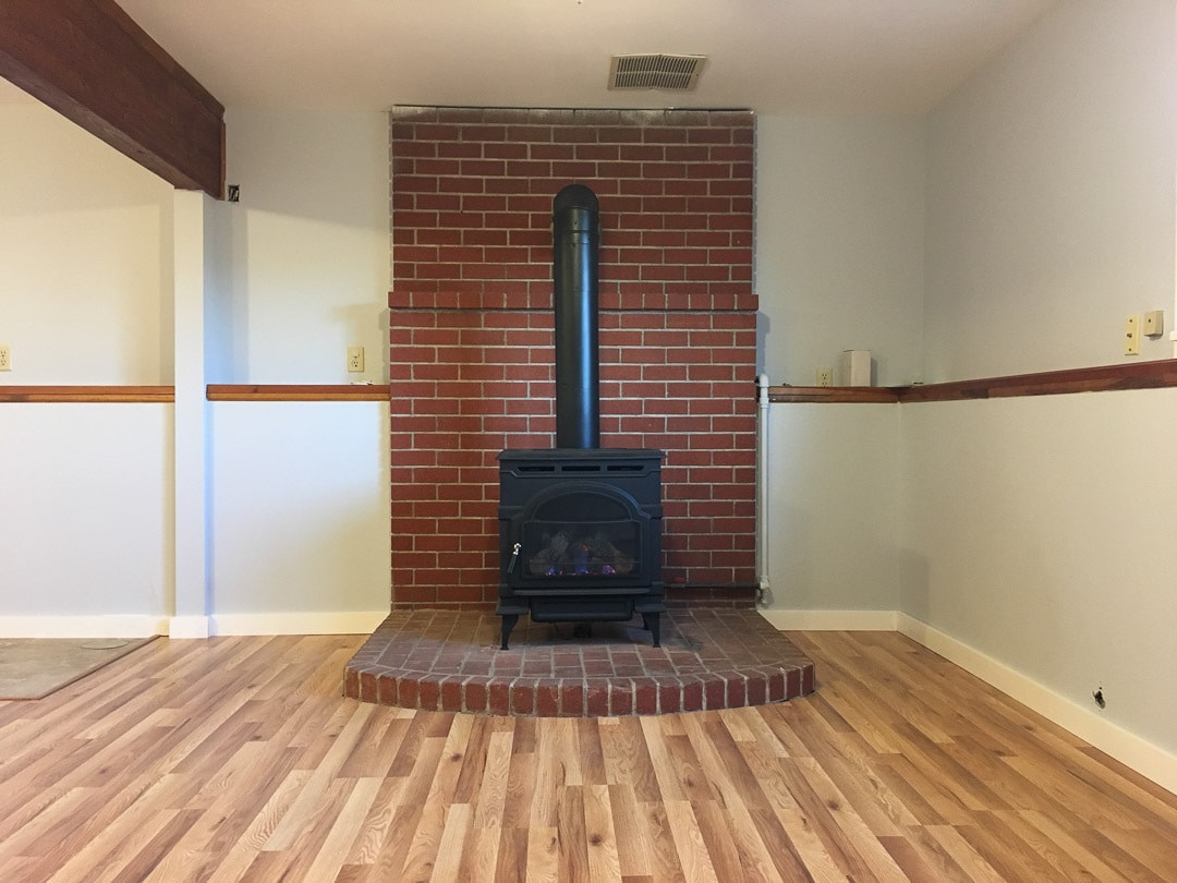 New stove in downstairs family room - 901 Montana St