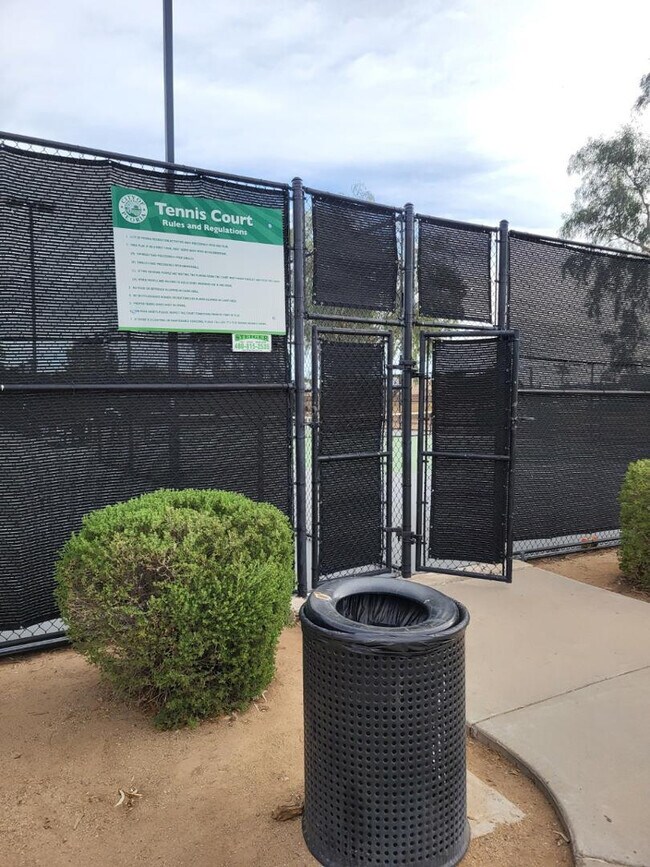 Building Photo - 8213 W Quail Ave