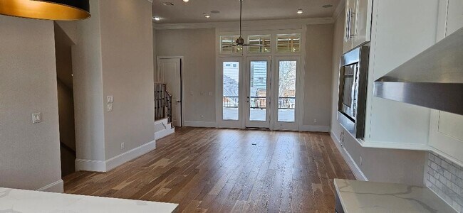 Building Photo - 712 Cage St