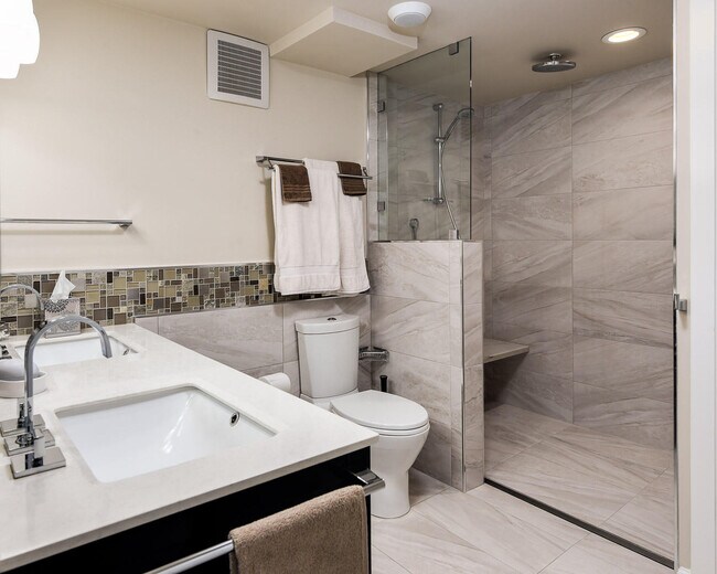 Building Photo - 5540 N Ocean Dr