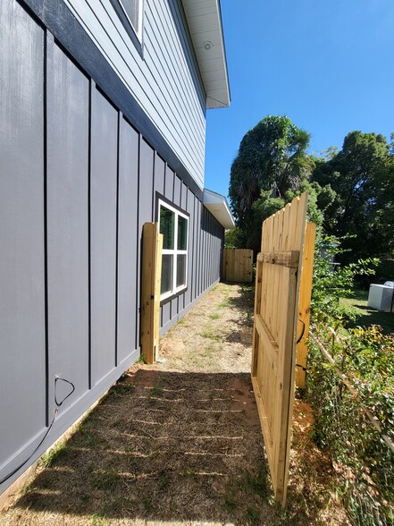 Building Photo - 1806 N 7th Ave