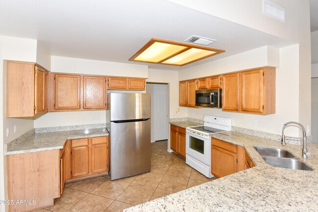 Building Photo - 1360 N Brentwood Pl