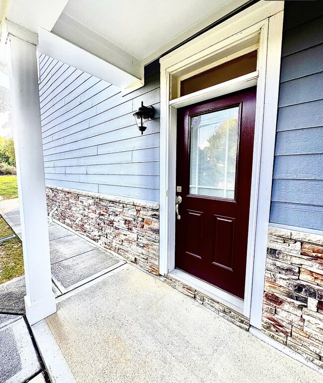 Building Photo - Charming 3-Bed End-Unit Townhome in Apex!