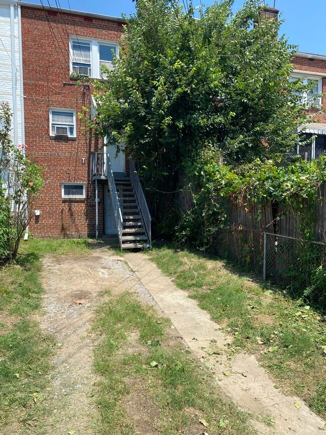 Building Photo - 2521 Benning Rd NE