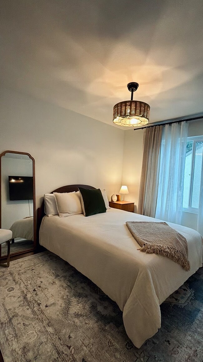 Building Photo - 177 N Singingwood St