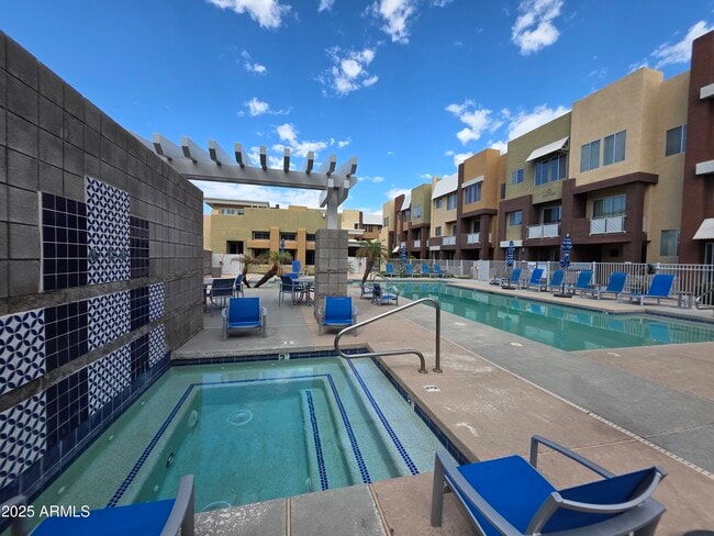 Building Photo - 6605 N 93RD Ave