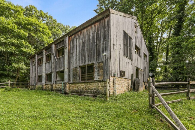 Building Photo - 9625 Hoffman Seachrist Road, Walkersville,...