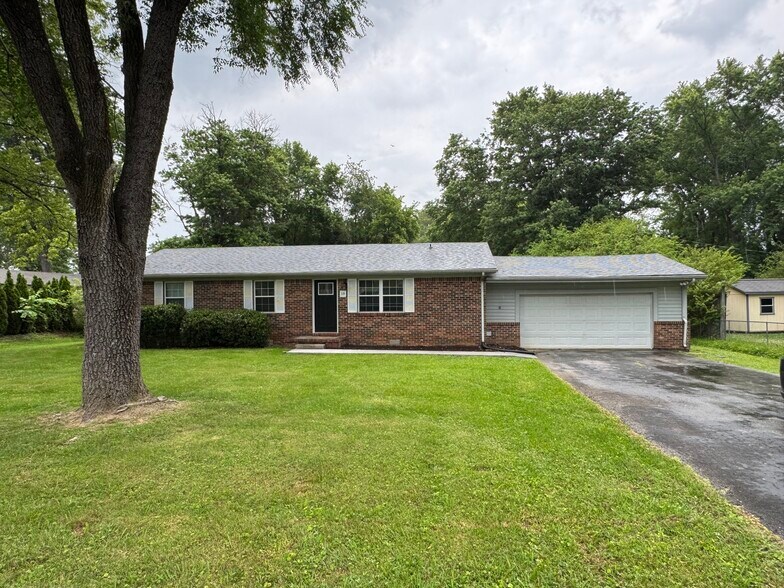 Primary Photo - 19 Elk Dr